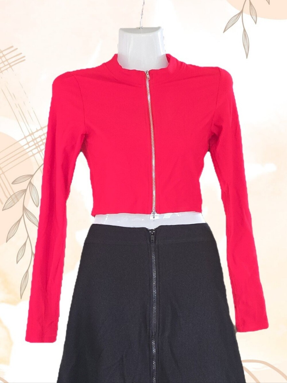Women’s Red Zip-Front Cropped Long-Sleeve Crop Top